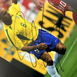 Фото с автографом (желтая футболка). Роберто Карлос