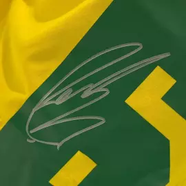 Футболка сборной Бразилии с автографом Роберто Карлоса