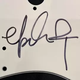 Гитара с автографом Эрики Баду