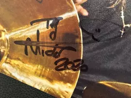 Фото с автографом Нико Макбрэйна