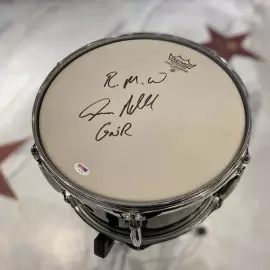 Барабан с автографом. Стивен Адлер (Guns N’ Roses)