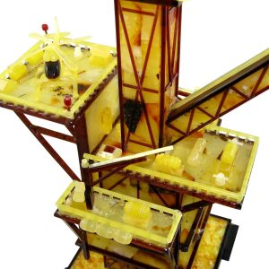 Статуэтка из янтаря "Нефтевышка"