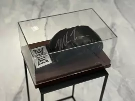 Боксерская перчатка с автографом Майка Тайсона (черная)