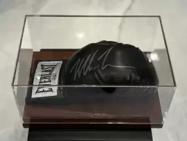 Боксерская перчатка с автографом Майка Тайсона (черная)