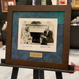 Фотография с автографами Маргарет Тэтчер и Джеральдом Фордом