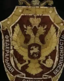 Панно из янтаря "Герб ФСБ"