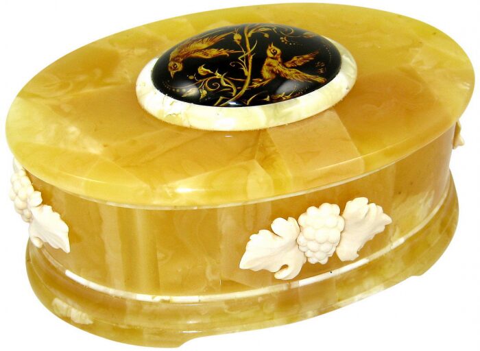Amber jewelry box with intaglio