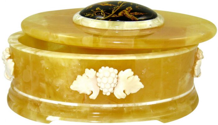 Amber jewelry box with intaglio