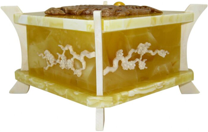 The box made of amber "Dragon"