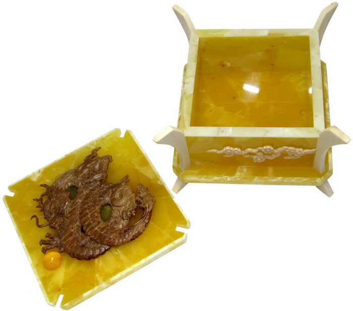 The box made of amber "Dragon"
