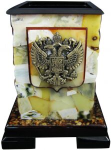 Янтарная карандашница с гербом