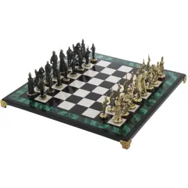 Шахматы из кахолонга, долерита и малахита "Витязи" Шахматы из кахолонга, долерита и малахита "Витязи"