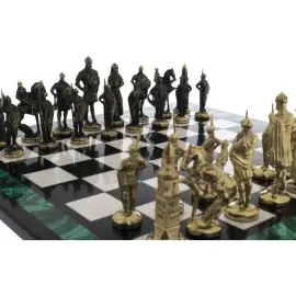 Шахматы из кахолонга, долерита и малахита "Витязи" Шахматы из кахолонга, долерита и малахита "Витязи"