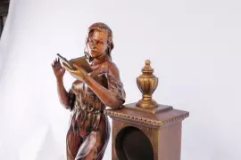 Часы из бука "Девушка с книгой" золото, перламутр