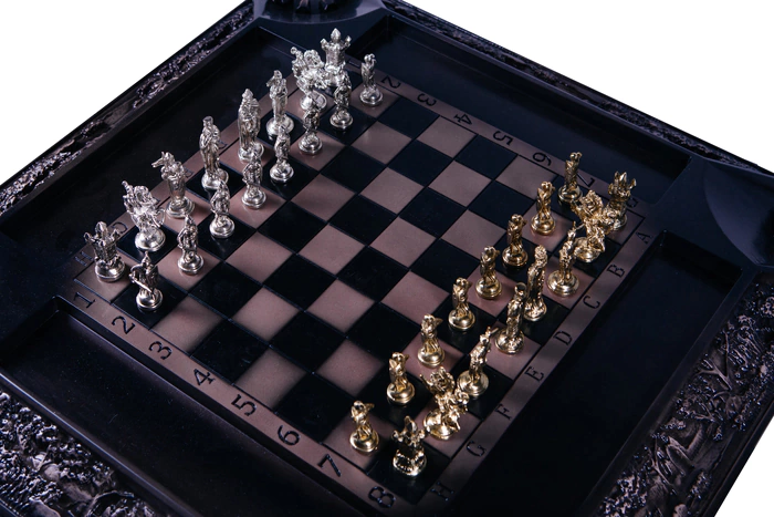 Chess table made of beech "Knights"