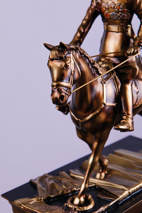 Statuette made of beech "Beetles on a horse"