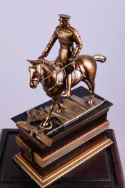 Статуэтка из бука "Жуков на коне"