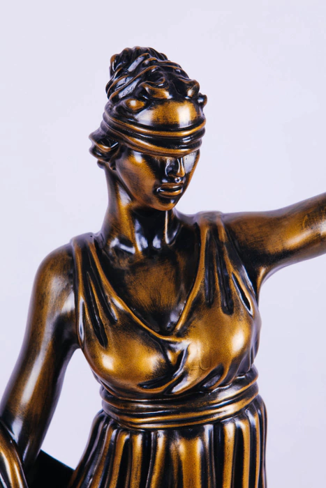 Statuette made of beech "Themis with a safe"