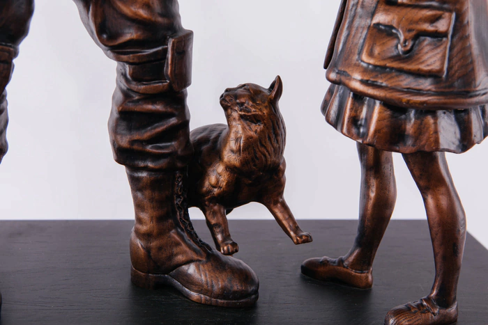 Statuette of beech "Polite people" on the bedside table