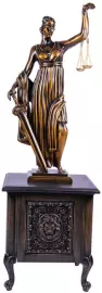 Статуэтка из бука "Фемида с сейфом"