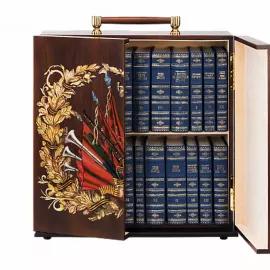 Коллекция книг к 23 февраля в деревянном ларце