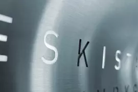 Table clock "QlockTwo Classic" (silver)