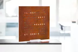 Table clock "QlockTwo Rust Classic" (brown)