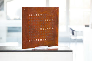 Table clock "QlockTwo Rust Classic" (brown)