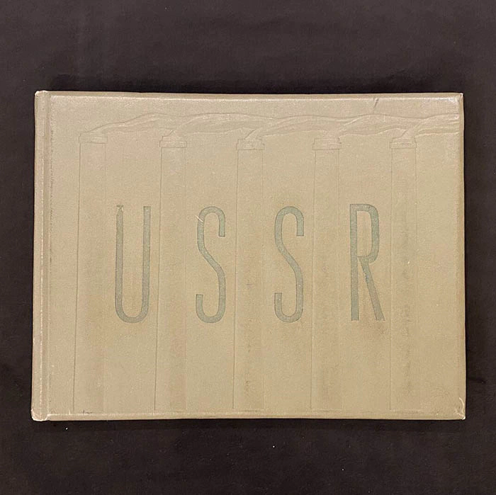 Книга "The Soviet Worker", Moscow and Leningrad, 1939 г.