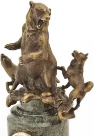 Часы каминные "Охота на медведя"