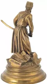 Скульптура бронзовая "Линейный казак, вытаскивающий шашку из ножен"