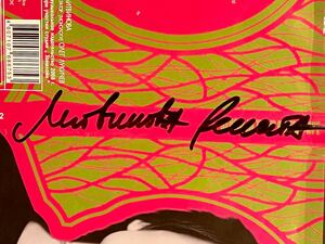 Обложка DVD-диска с автографами Земфиры и Ренаты Литвиновой