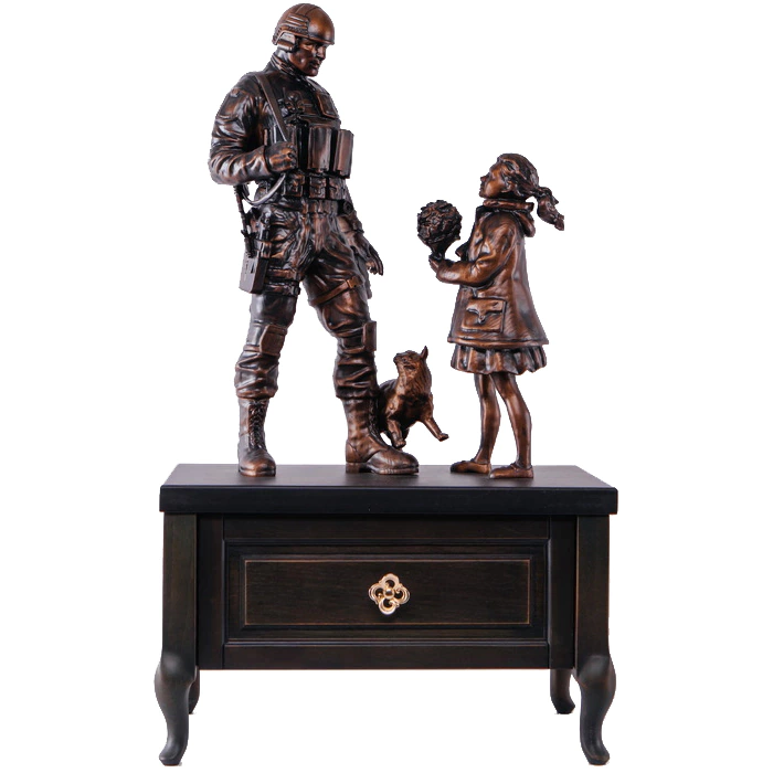Statuette of beech "Polite people" on the bedside table