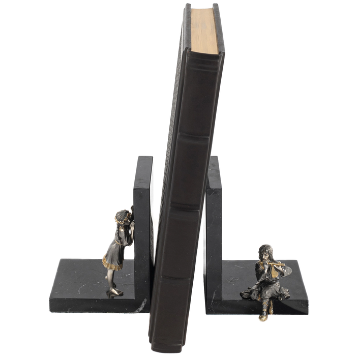Book stops "Melody of Love"