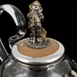 Чайник из серебра "Земляника"