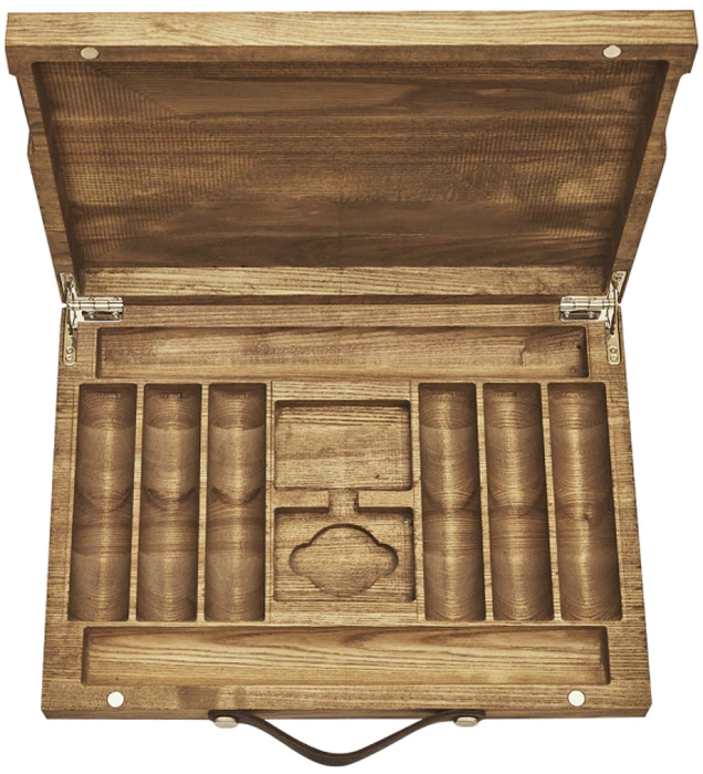 Ash case with 500 poker chips