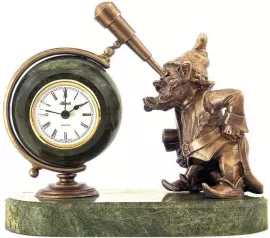 Часы настольные "Гномик-астроном"