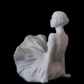 Скульптура из фарфора "В пуантах"