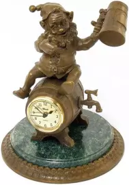 Часы настольные "Гном-пивник"