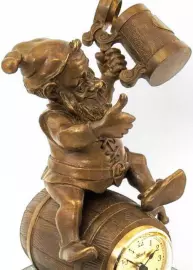 Часы настольные "Гном-пивник"