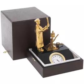 Статуэтка с часами "Железнодорожник у стрелки" Златоуст