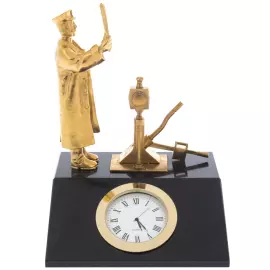Статуэтка с часами "Железнодорожник у стрелки" Златоуст