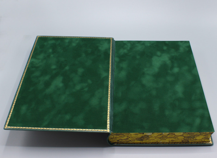 Книга в кожаном переплете "Банки и банкиры" в коробе