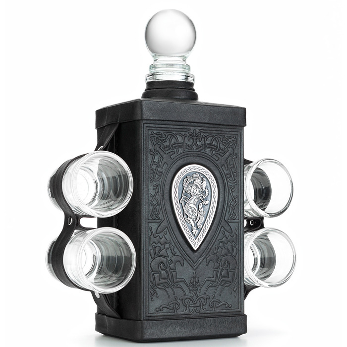 A bottle with 4 stacks of "Rus"
