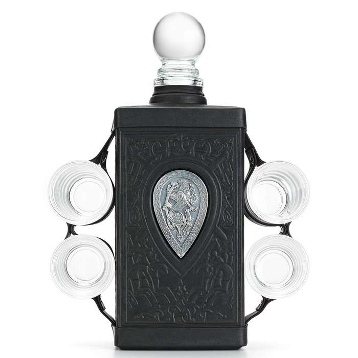 A bottle with 4 stacks of "Rus"