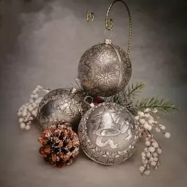 Silver Christmas ball "Bullfinches"