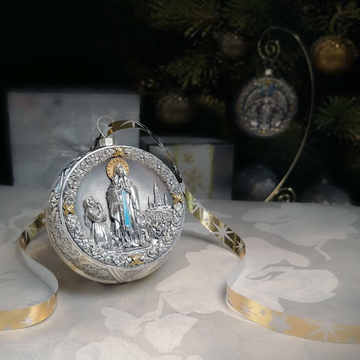 Серебряный елочный шар "Мадонна" с эмалью