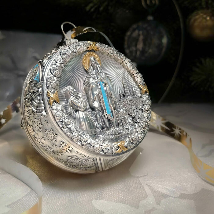 Серебряный елочный шар "Мадонна" с эмалью