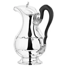 Кувшин серебряный с цветочным орнаментом и деревянной  ручкой и крышкой) в футляре