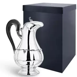 Кувшин серебряный с цветочным орнаментом и деревянной  ручкой и крышкой маленький